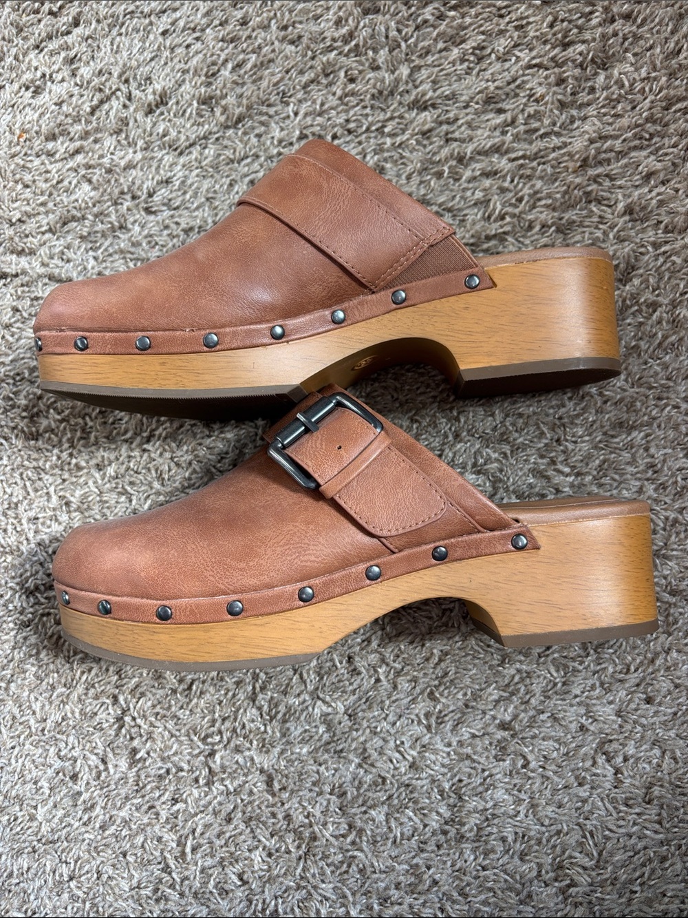 Universal Thread Clogs - Picture 3 of 5